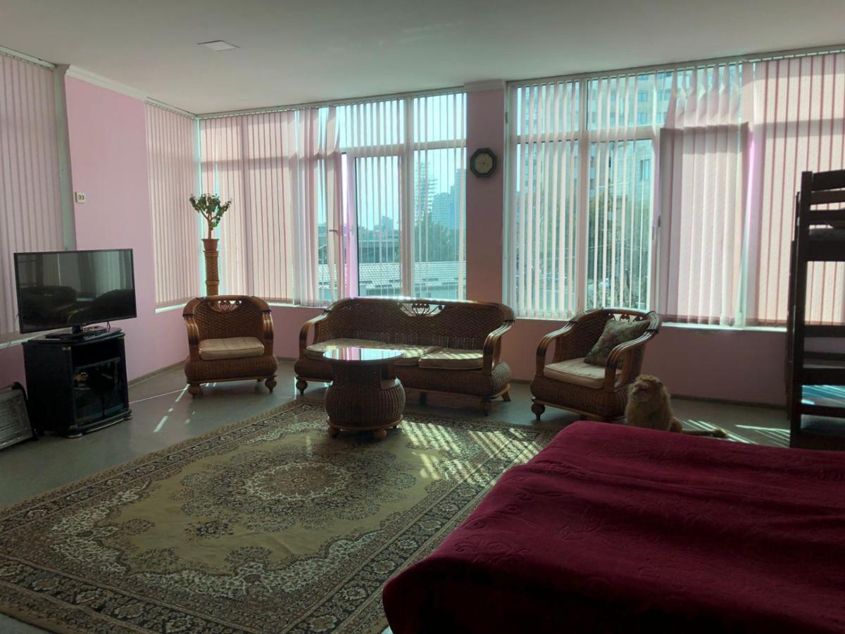 Citrus Guest House Jerevan Buitenkant foto