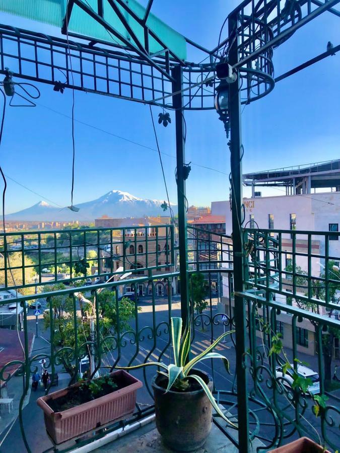 Citrus Guest House Jerevan Buitenkant foto