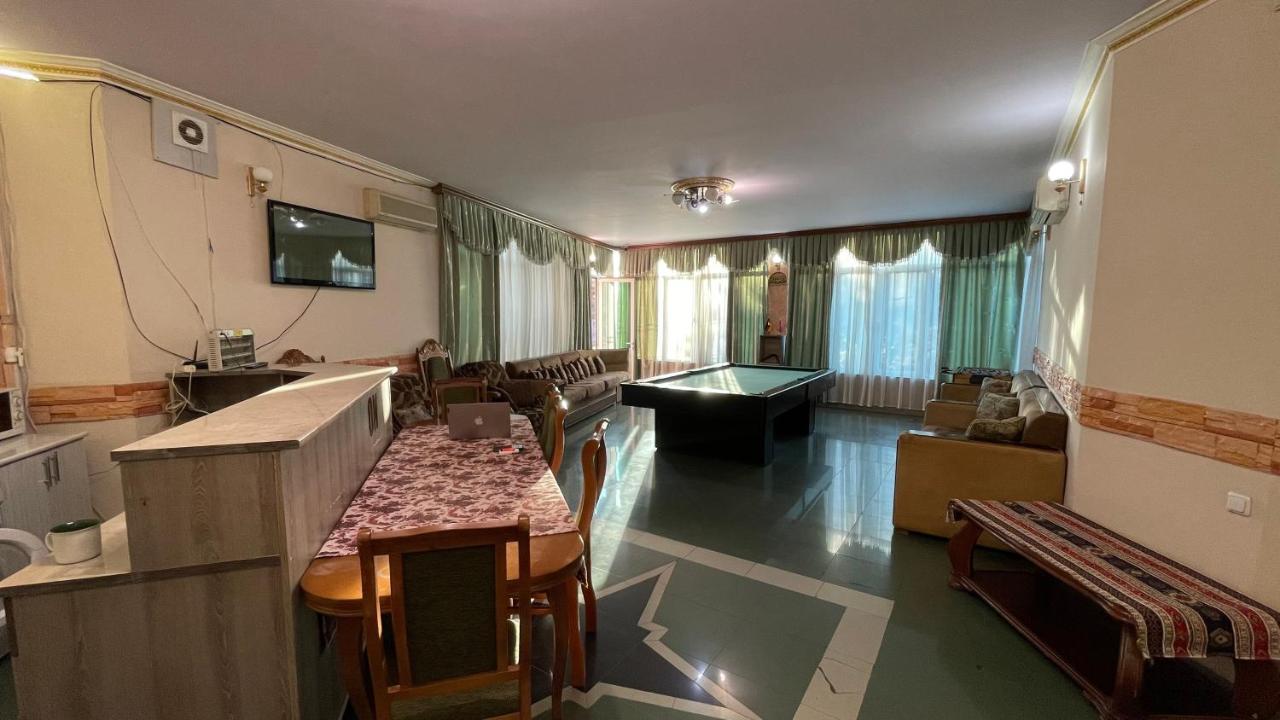 Citrus Guest House Jerevan Buitenkant foto