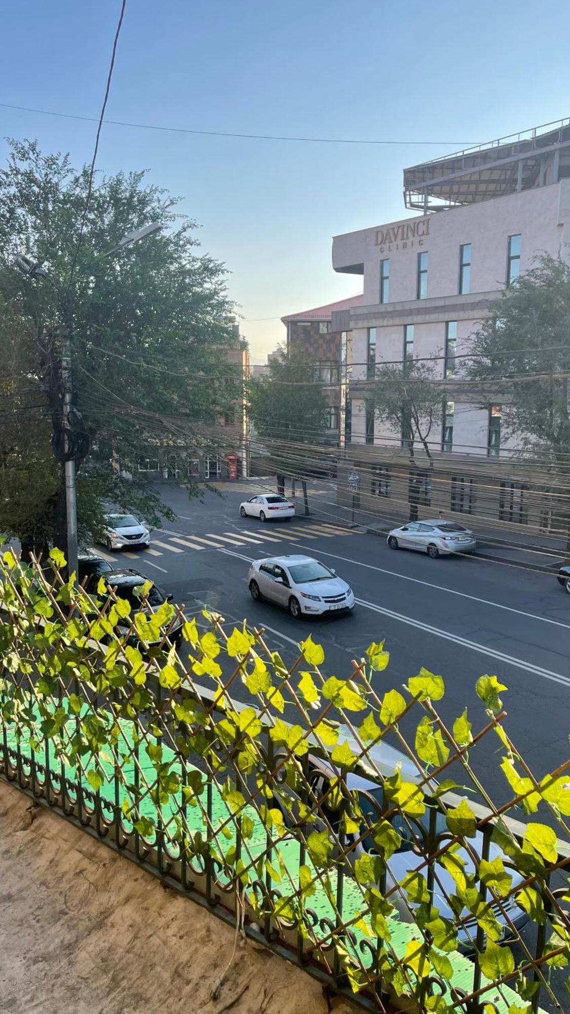 Citrus Guest House Jerevan Buitenkant foto