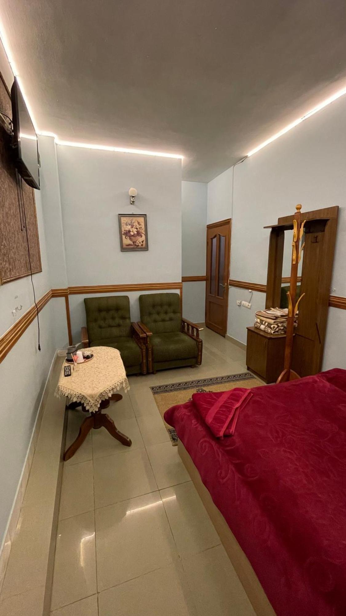 Citrus Guest House Jerevan Buitenkant foto