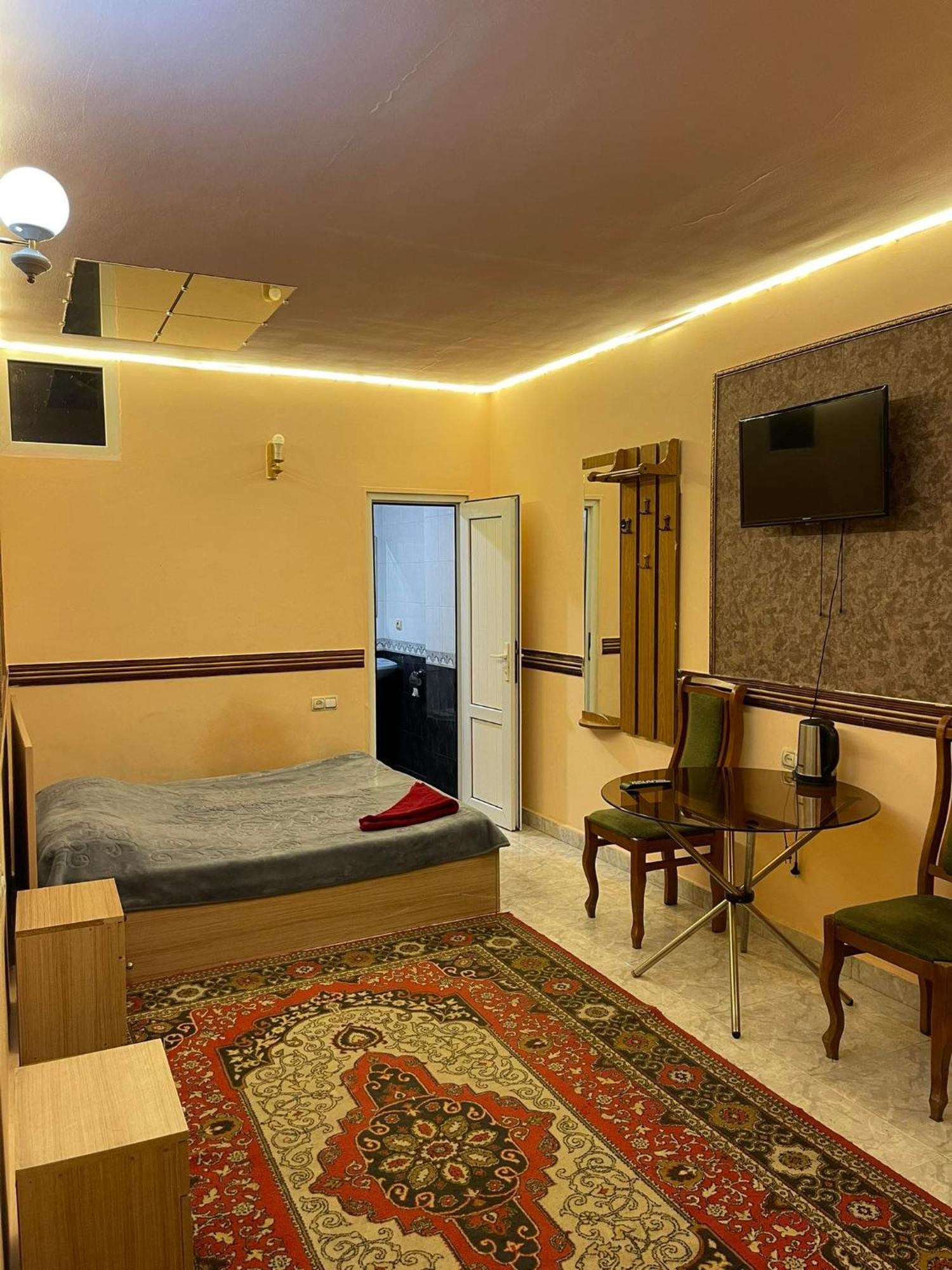 Citrus Guest House Jerevan Buitenkant foto